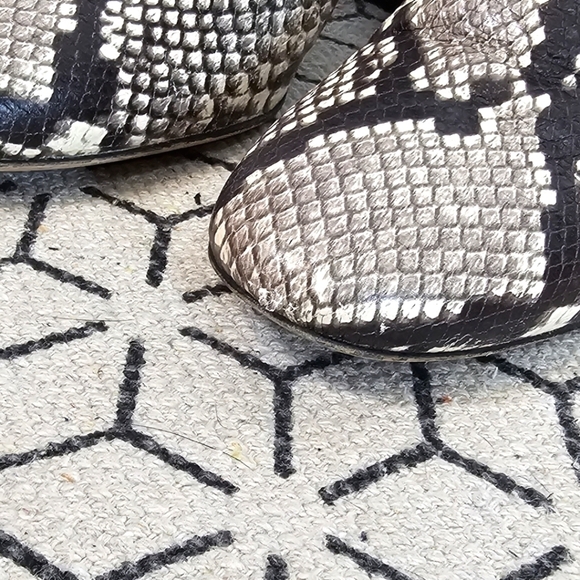 TORY BURCH "KIRA" SNAKESKIN PRINT LEATHER BOOTIES, SZ 10 - Picture 4 of 14